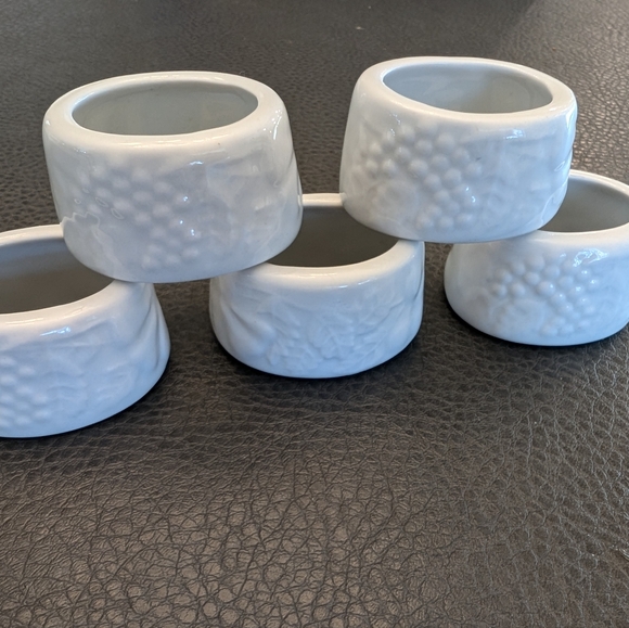 White Ceramic Leaf Napkin Ring Holders Set 5 Fall Country Classics Holiday Chic - Picture 4 of 12